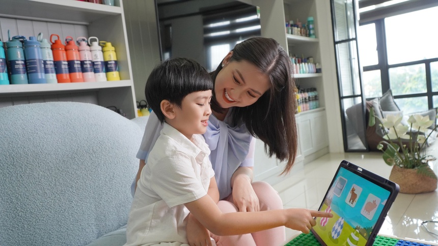 Diễn viên Ngọc Lan: 'Tôi đang thoải mái và tận hưởng vì nuôi con không bị ai can thiệp' - Ảnh 4.