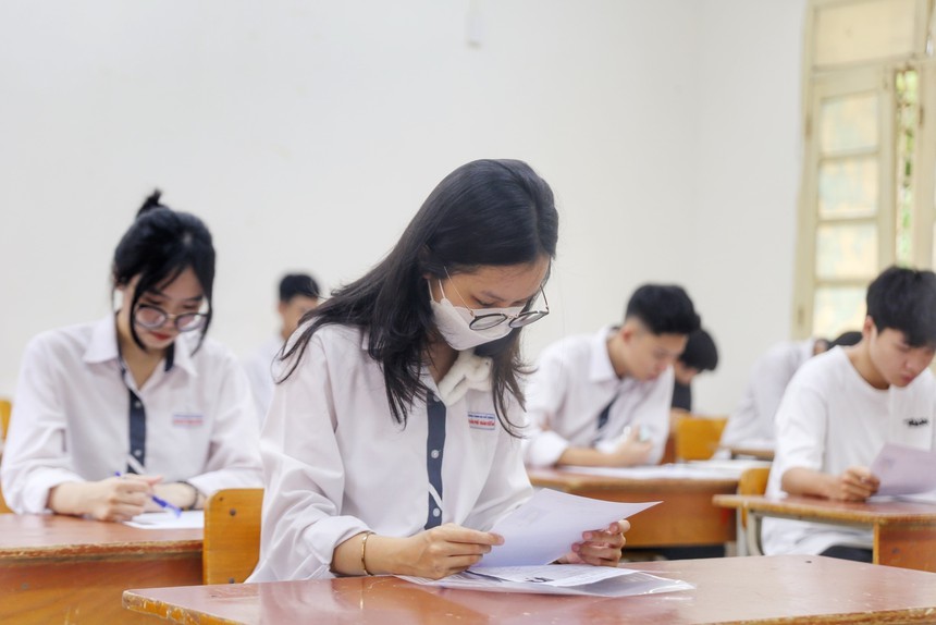 Kỳ thi tốt nghiệp THPT 2023: Thí sinh bước vào môn thi đầu tiên - môn Ngữ văn - Ảnh 1.