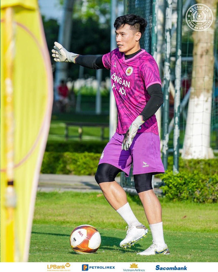 Chuyển nhượng bóng đá Việt Nam ngày 28/6: Bùi Tiến Dũng muốn rời Công an Hà Nội tới TPHCM - Ảnh 2. Chuyển nhượng bóng đá Việt Nam ngày 28/6: Bùi Tiến Dũng muốn rời Công an Hà Nội tới TPHCM - Ảnh 2.