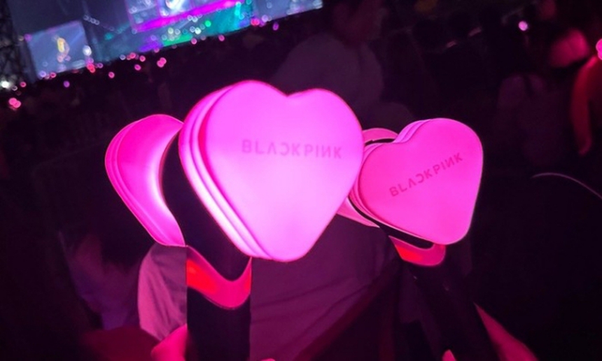 Chợ mạng sôi động vì cơn sốt lightstick 'búa hồng' Blackpink - Ảnh 3.