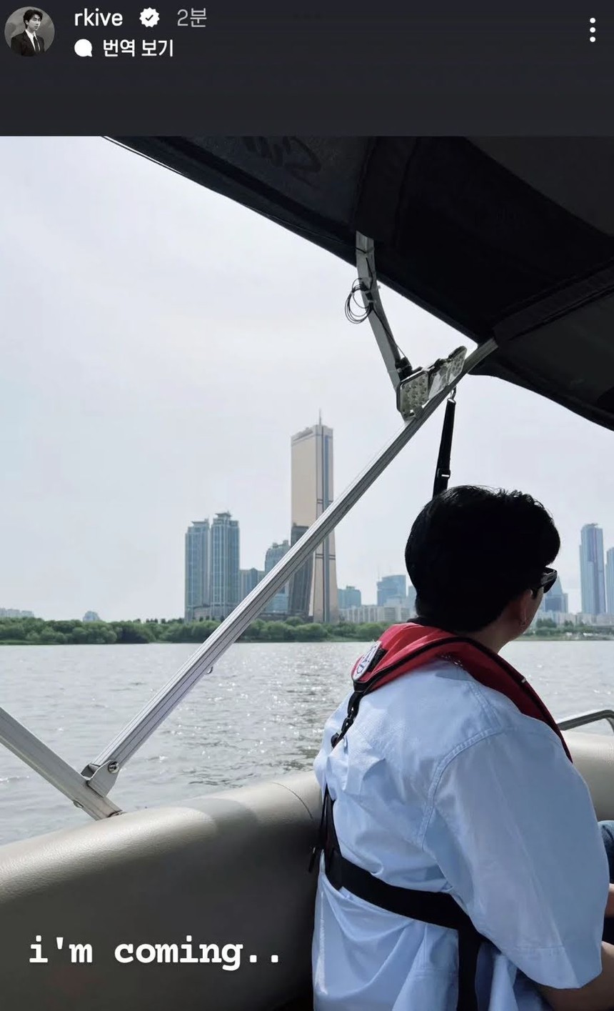 Hoạt động solo mới nhất của các thành viên BTS trong mùa Hè này - Ảnh 4.