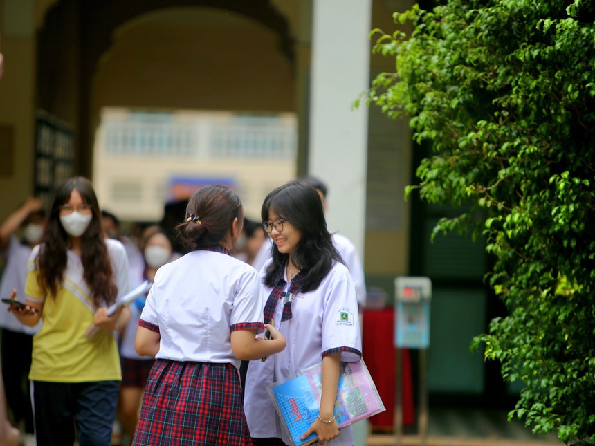 Kỳ thi Tốt nghiệp THPT 2023: Phổ điểm các bài thi tổ hợp sẽ dao động từ 6-7 - Ảnh 2.