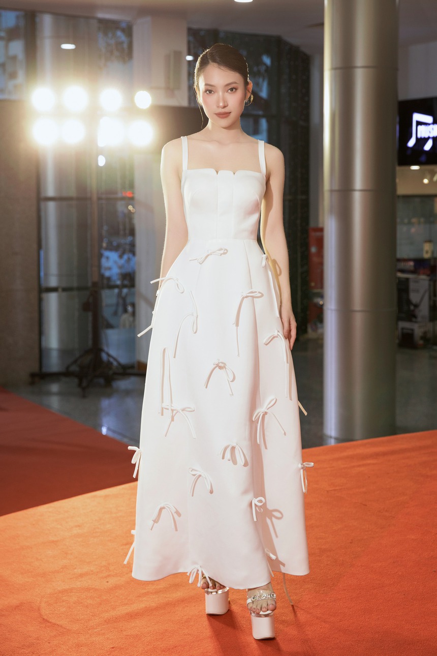 Chân dung Khánh Vy: Nữ MC tuổi trẻ tài cao - Ảnh 5. Chân dung Khánh Vy: Nữ MC tuổi trẻ tài cao - Ảnh 5.