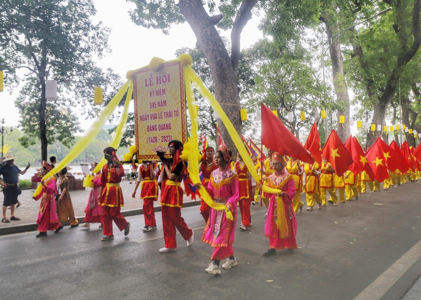 Hình ảnh Lễ rước kiệu kỷ niệm 595 năm Vua Lê Thái Tổ đăng quang  - Ảnh 10.