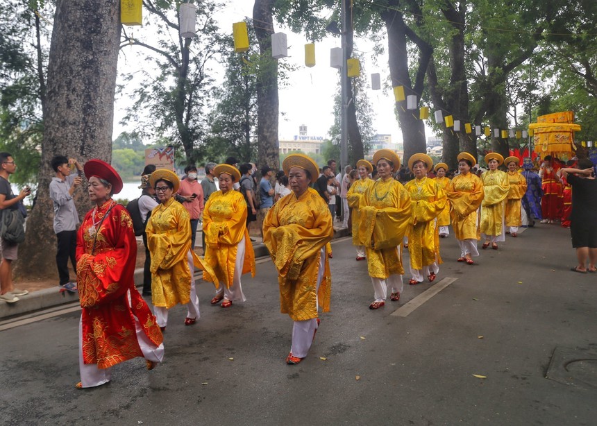 Hình ảnh Lễ rước kiệu kỷ niệm 595 năm Vua Lê Thái Tổ đăng quang  - Ảnh 4.