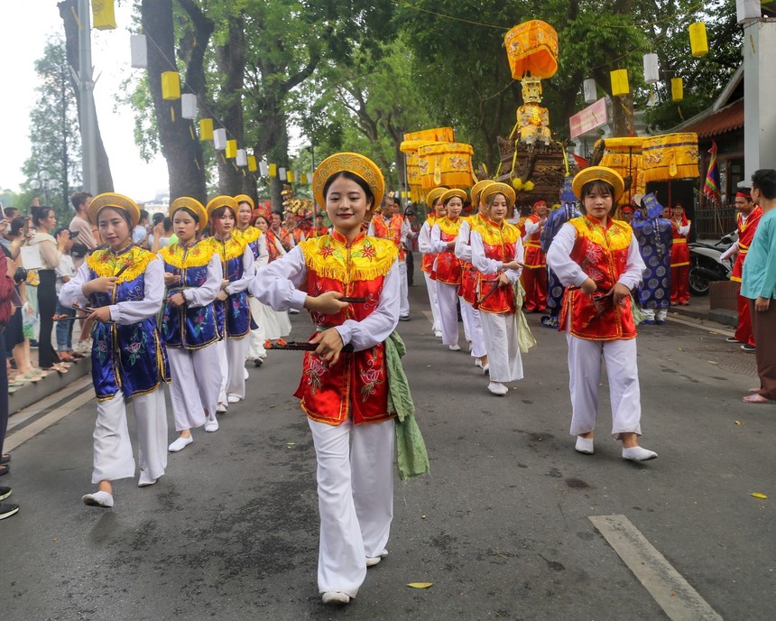 Hình ảnh Lễ rước kiệu kỷ niệm 595 năm Vua Lê Thái Tổ đăng quang  - Ảnh 11.