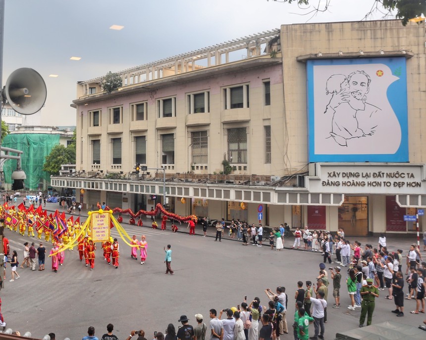 Hình ảnh Lễ rước kiệu kỷ niệm 595 năm Vua Lê Thái Tổ đăng quang  - Ảnh 16.