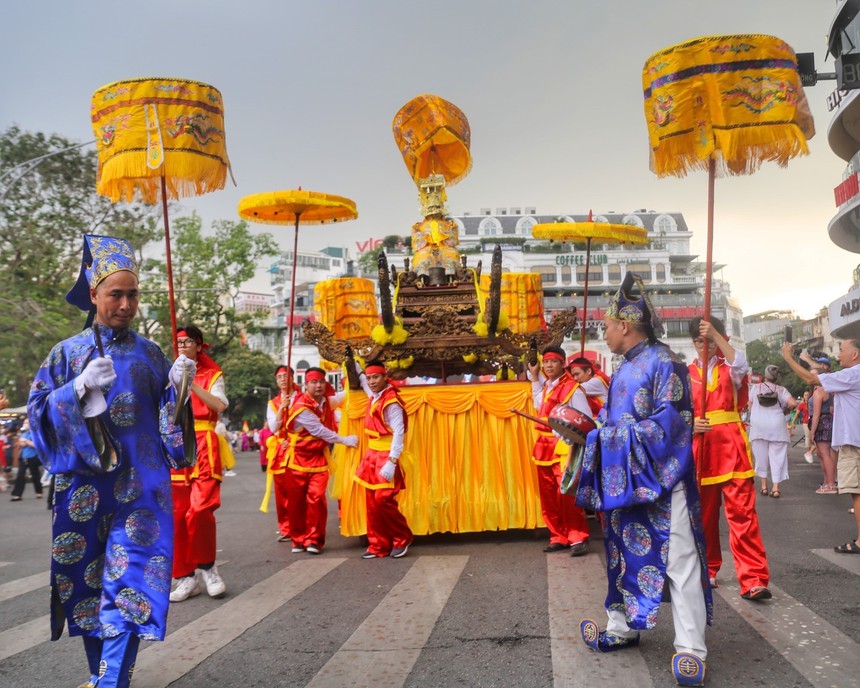 Hình ảnh Lễ rước kiệu kỷ niệm 595 năm Vua Lê Thái Tổ đăng quang  - Ảnh 15.
