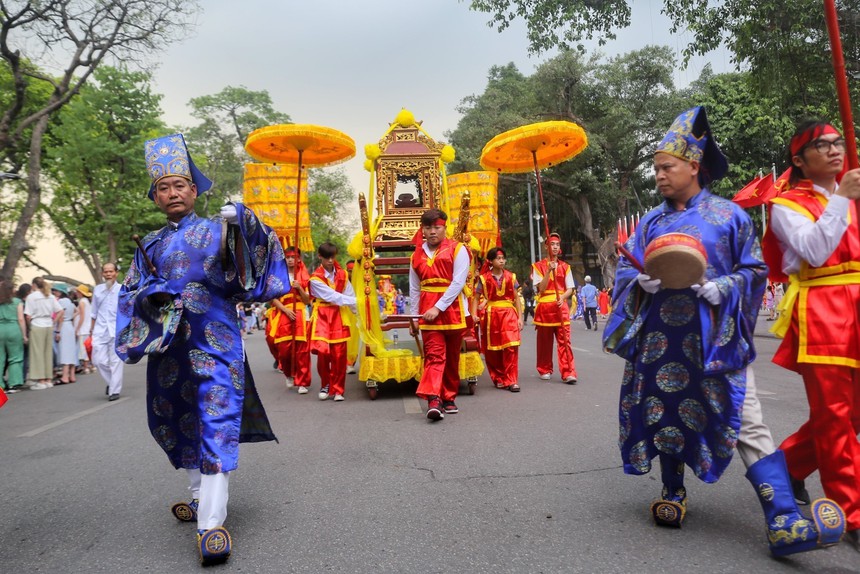 Hình ảnh Lễ rước kiệu kỷ niệm 595 năm Vua Lê Thái Tổ đăng quang  - Ảnh 17.