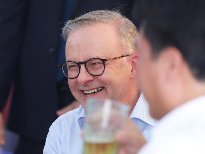 Thủ tướng Australia Anthony Albanese uống bia hơi, ăn bánh mì truyền thống Hà Nội - Ảnh 17.