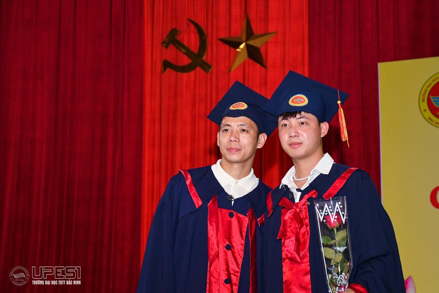 Văn Quyết nhận bằng huấn luyện, vẫn là chân sút nội tốt nhất V-League trong khi bị treo giò - Ảnh 3.