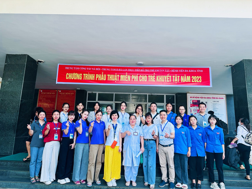 Phẫu thuật cho trẻ khuyết tật và tổ chức các hoạt động thiện nguyện tại bệnh viên đa khoa tỉnh Hà Giang - Ảnh 3.