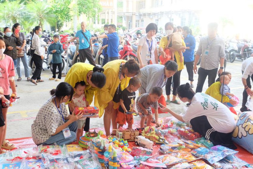 Phẫu thuật cho trẻ khuyết tật và tổ chức các hoạt động thiện nguyện tại bệnh viên đa khoa tỉnh Hà Giang - Ảnh 5.