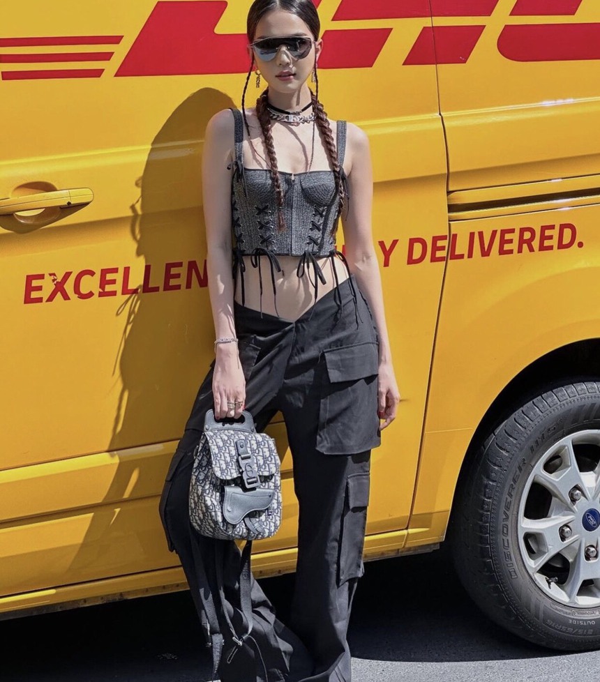 Sao Việt 30/6: Trúc Nhân khoe cơ bụng săn chắc; Vân Dung đăng ảnh hồi còn trẻ cùng hội bạn thân - Ảnh 6.