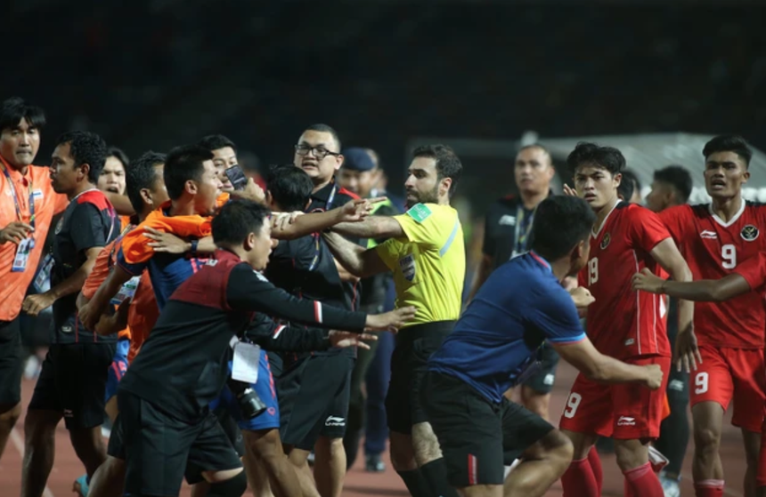 Tướng Thái Lan đòi sa thải Chủ tịch Liên đoàn bóng đá sau sự cố SEA Games 32 - Ảnh 2.