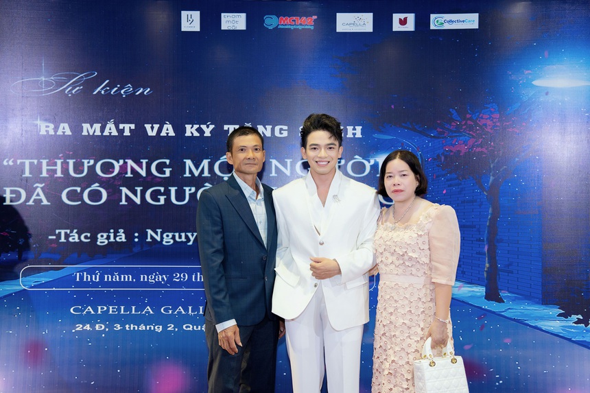 MC Hải Triều ra mắt sách 'Thương một người đã có người thương' - Ảnh 1. MC Hải Triều ra mắt sách 'Thương một người đã có người thương' - Ảnh 1.