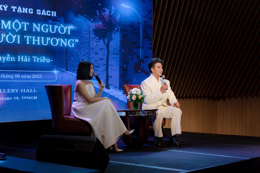 MC Hải Triều ra mắt sách 'Thương một người đã có người thương' - Ảnh 3. MC Hải Triều ra mắt sách 'Thương một người đã có người thương' - Ảnh 3.