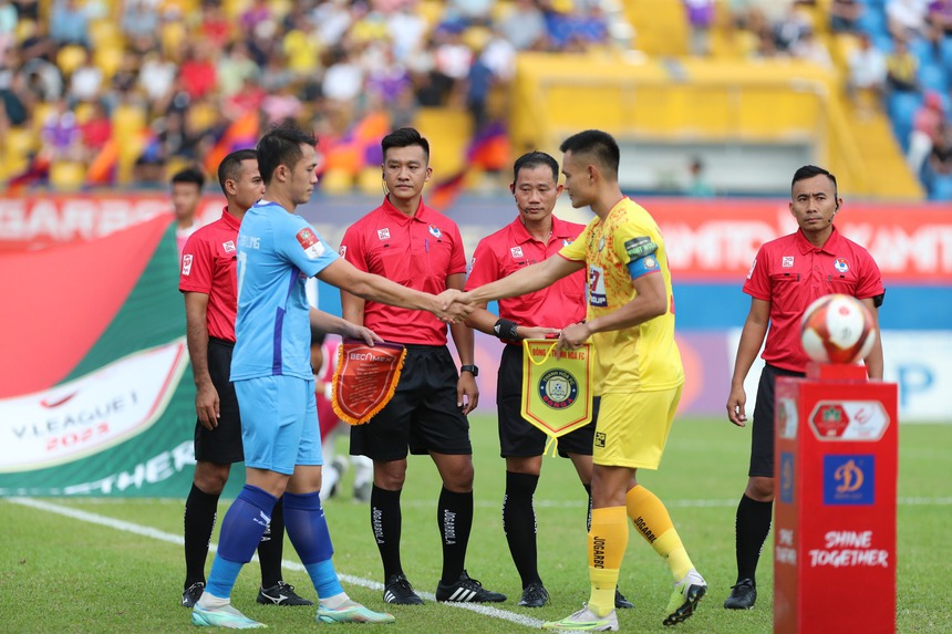 Bóng đá Việt Nam ngày 4/6: HLV Thanh Hóa mong trọng tài bắt công tâm - Ảnh 1. Bóng đá Việt Nam ngày 4/6: HLV Thanh Hóa mong trọng tài bắt công tâm - Ảnh 1.