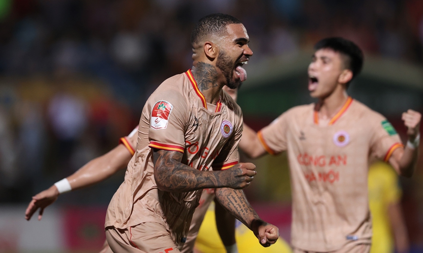 Những cuộc chiến ở “đỉnh” và “đáy” - Ảnh 1.