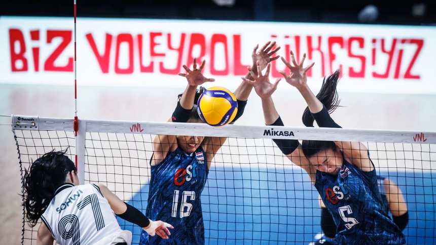 Tuyển bóng chuyền nữ Thái Lan đè bẹp Hàn Quốc 3-0 ở VNL 2023