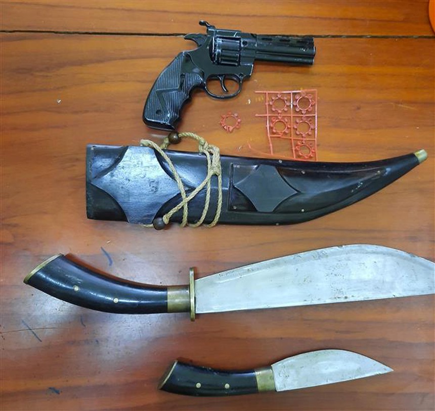 Bắt giữ hai đối tượng mang hung khí ra đảo Phú Quốc - Ảnh 2.