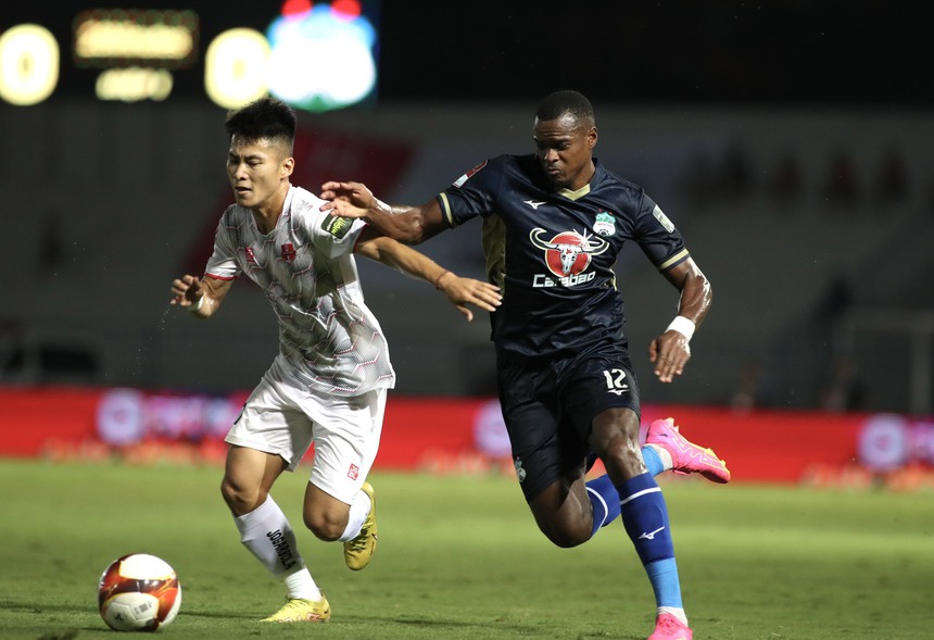 Hải Phòng với lợi thế sân nhà là đội nhập cuộc chủ động hơn HAGL