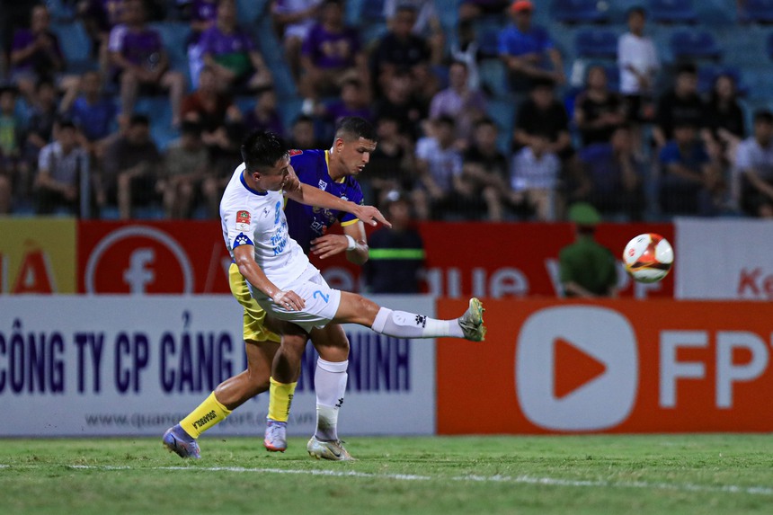 Tuấn Hải tỏa sáng đúng lúc, Hà Nội thắng nhọc Nam Định, vươn lên top 2 trên BXH V-League - Ảnh 7.