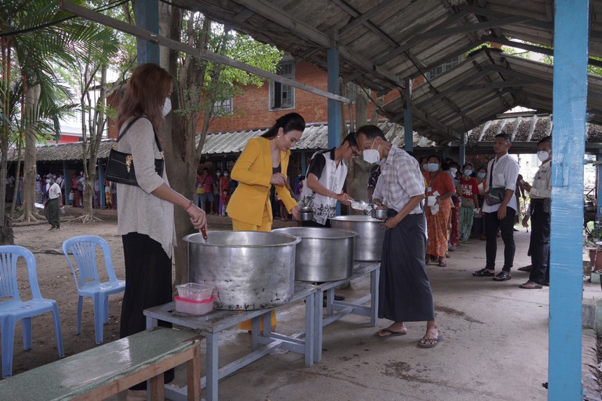 Hoa hậu Phan Kim Oanh trở lại Myanmar sau 7 tháng đăng quang - Ảnh 7. Hoa hậu Phan Kim Oanh trở lại Myanmar sau 7 tháng đăng quang - Ảnh 7.