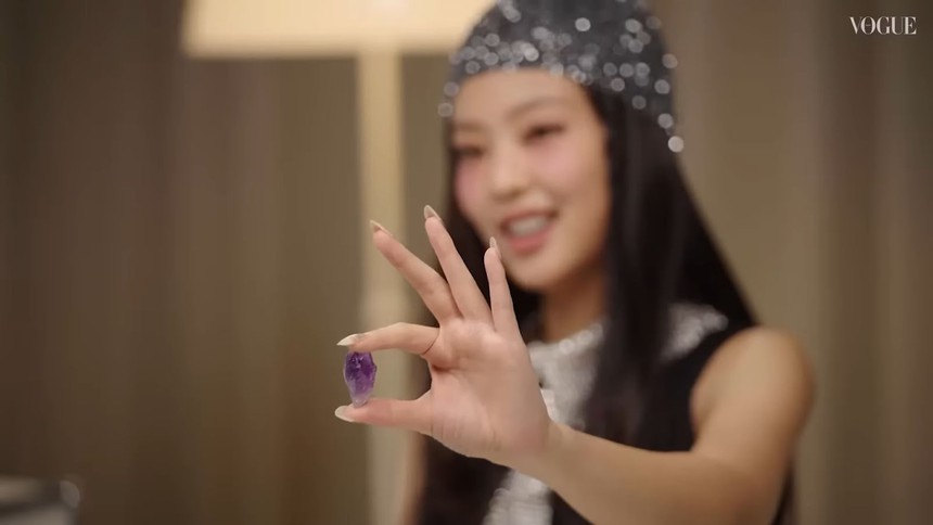 Những món đồ trong túi xách khiến Jennie Blackpink tự nhận như một 'bà mẹ' - Ảnh 5. Những món đồ trong túi xách khiến Jennie Blackpink tự nhận như một 'bà mẹ' - Ảnh 5.