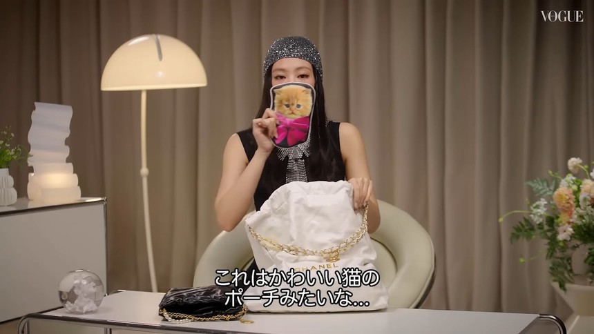 Những món đồ trong túi xách khiến Jennie Blackpink tự nhận như một 'bà mẹ' - Ảnh 7. Những món đồ trong túi xách khiến Jennie Blackpink tự nhận như một 'bà mẹ' - Ảnh 7.