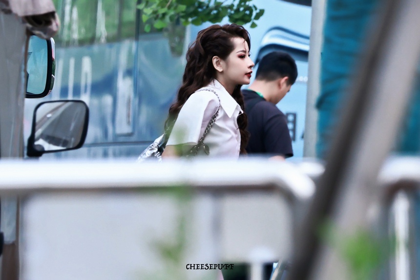 Chi Pu thay đổi tạo hình trong vòng công diễn 4 của Đạp gió 2023 - Ảnh 3. Chi Pu thay đổi tạo hình trong vòng công diễn 4 của Đạp gió 2023 - Ảnh 3.