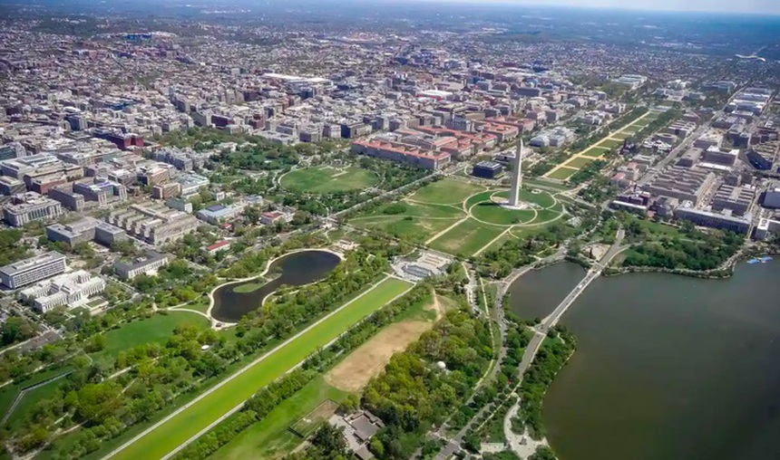 Mỹ điều chiến đấu cơ truy đuổi máy bay xâm phạm bầu trời thủ đô - Ảnh 1.