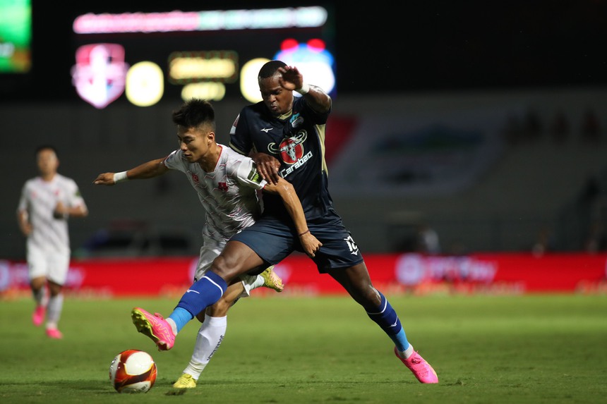 HAGL và "núi" khó khăn chờ HLV Kiatisuk - Ảnh 2. HAGL và "núi" khó khăn chờ HLV Kiatisuk - Ảnh 2.