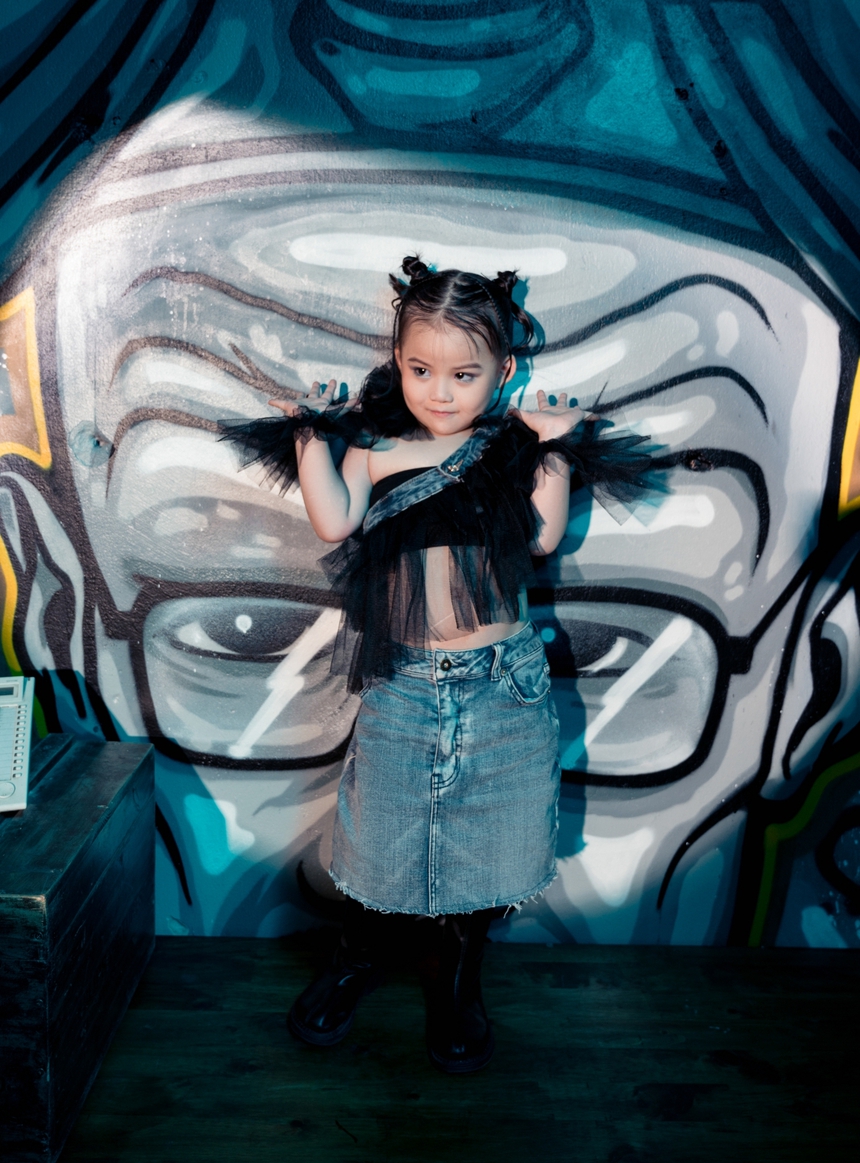 Biểu cảm siêu đáng yêu của mẫu nhí 3 tuổi Chúc An - Ảnh 6.