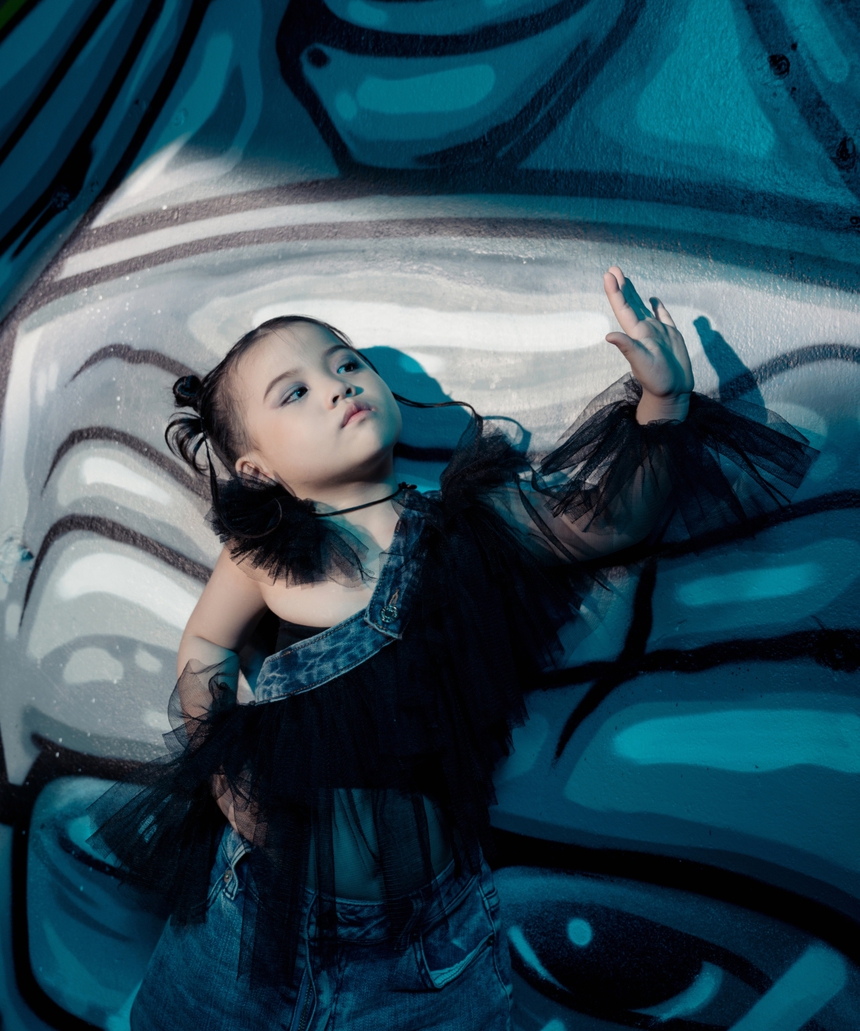 Biểu cảm siêu đáng yêu của mẫu nhí 3 tuổi Chúc An - Ảnh 4.