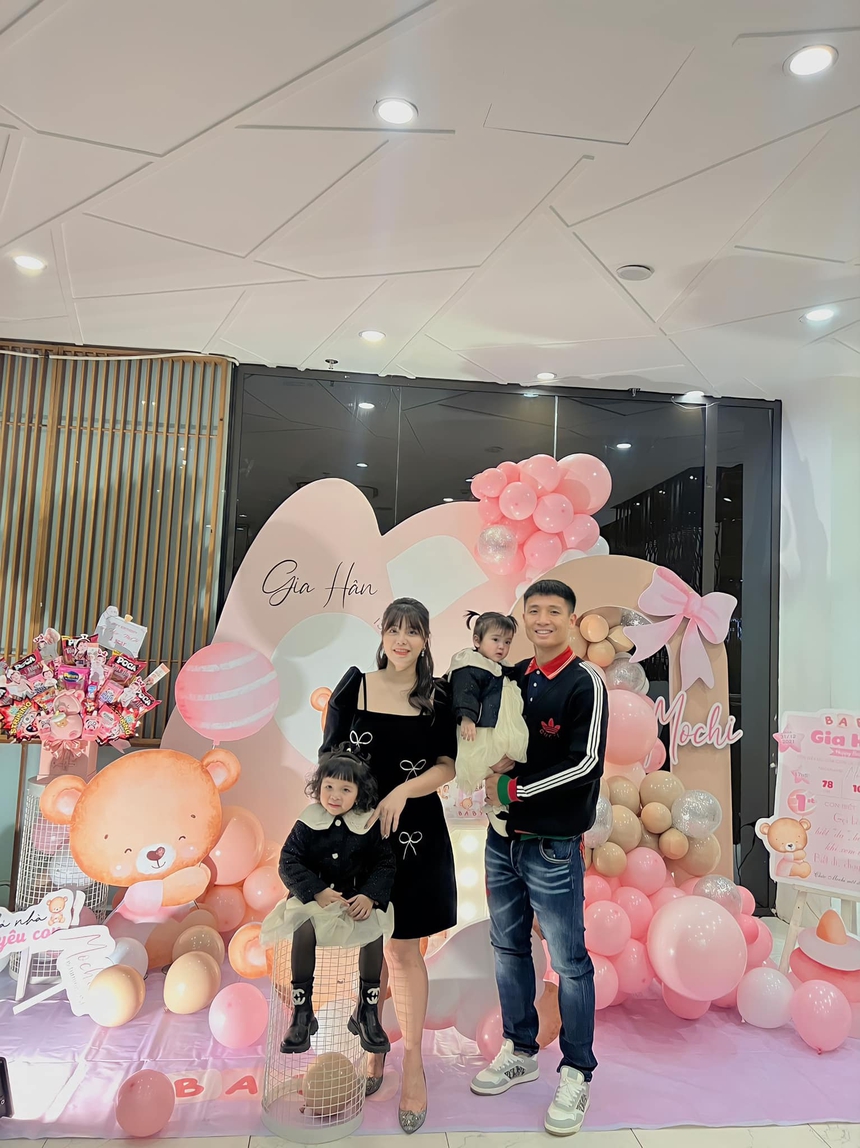 Trước bê bối đăng đàn mắng chồng trên Facebook, quan hệ vợ chồng Bùi Tiến Dũng ra sao? - Ảnh 18.