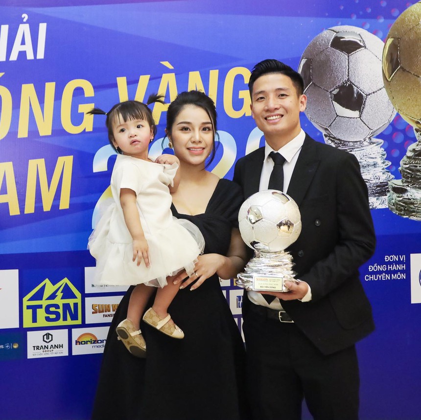 Nhan sắc, thân thế bà xã Bùi Tiến Dũng : Tiểu thư đất Kinh Bắc, là du học sinh, làm 'bà chủ' kinh doanh khách sạn - Ảnh 13.