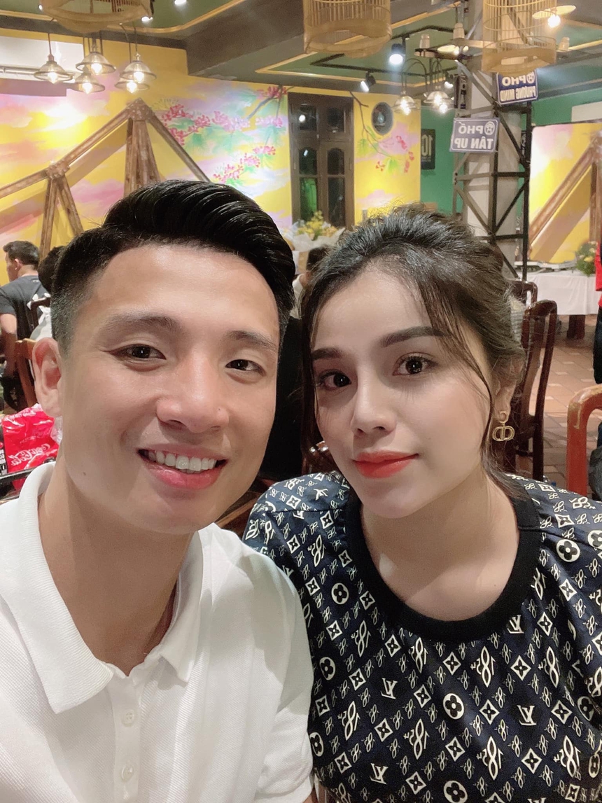 Nhan sắc, thân thế bà xã Bùi Tiến Dũng : Tiểu thư đất Kinh Bắc, là du học sinh, làm 'bà chủ' kinh doanh khách sạn - Ảnh 14.