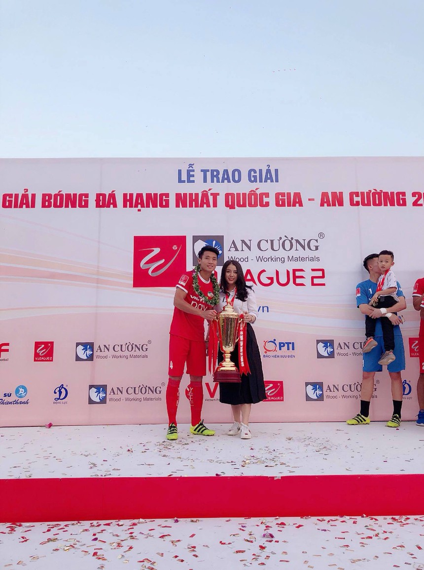 Nhan sắc, thân thế bà xã Bùi Tiến Dũng : Tiểu thư đất Kinh Bắc, là du học sinh, làm 'bà chủ' kinh doanh khách sạn - Ảnh 5.