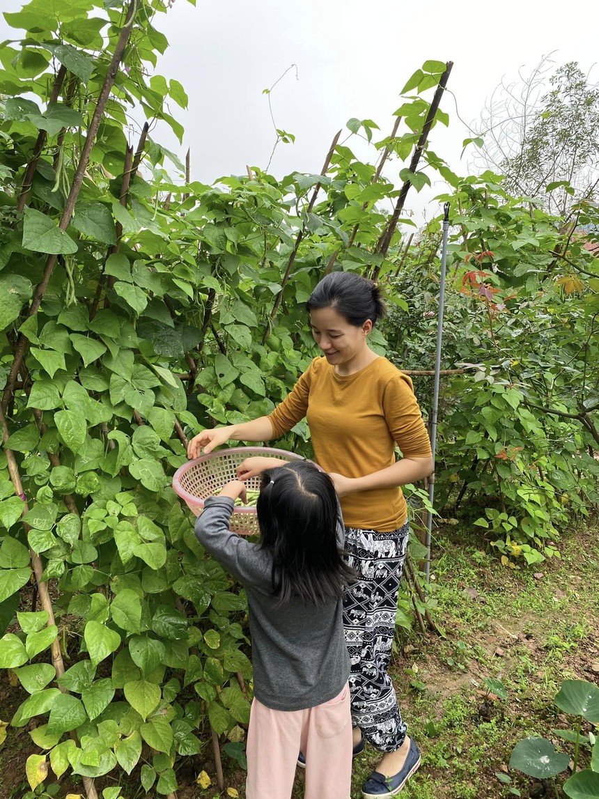 MC 'đông con' Minh Trang: Thích để mặt mộc, bỏ phố về rừng - Ảnh 5. MC 'đông con' Minh Trang: Thích để mặt mộc, bỏ phố về rừng - Ảnh 5.