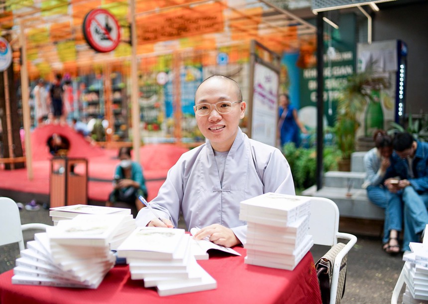 Sư cô Suối Thông: 'Vì ai cũng cần phải sống tốt mà' - Ảnh 1. Sư cô Suối Thông: 'Vì ai cũng cần phải sống tốt mà' - Ảnh 1.