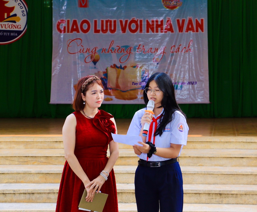 Gặp lại các tác giả được đưa vào sách giáo khoa - Nhà thơ Bảo Ngọc: Thấy mình là 'một đứa trẻ nhiều tuổi' - Ảnh 7.