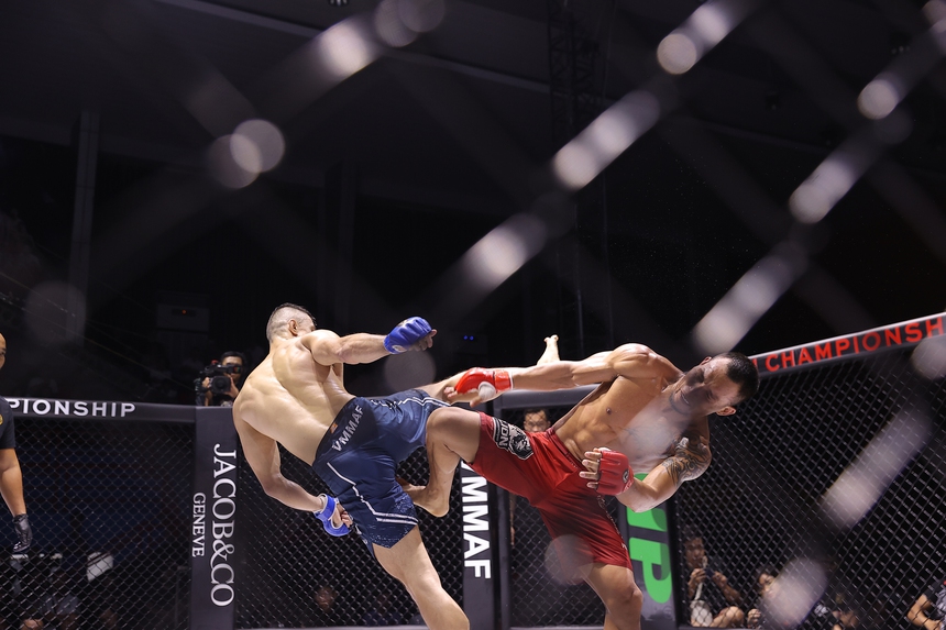 Đệ tử Johnny Trí Nguyễn ngủ ngon lành trước lúc thượng đài nhưng vẫn thắng võ sĩ Việt kiều khiến tất cả thán phục - Ảnh 4.