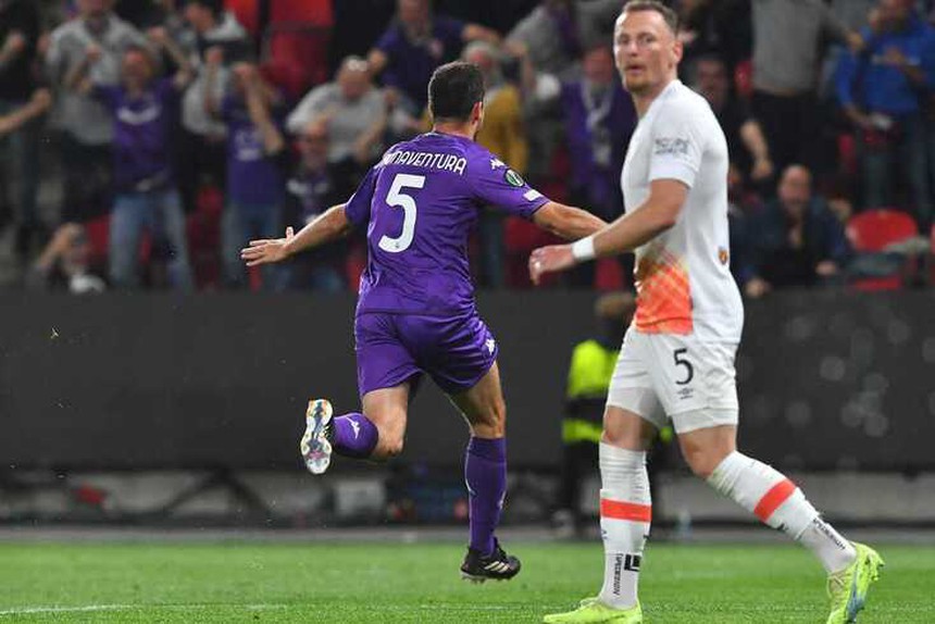 West Ham vô địch Cúp C3, ‘người cũ’ của MU nâng Cúp đầy phấn khích sau trận chung kết kịch tính - Ảnh 4.