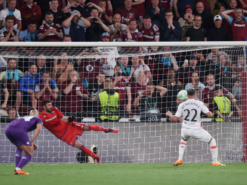 West Ham vô địch Cúp C3, ‘người cũ’ của MU nâng Cúp đầy phấn khích sau trận chung kết kịch tính - Ảnh 3.