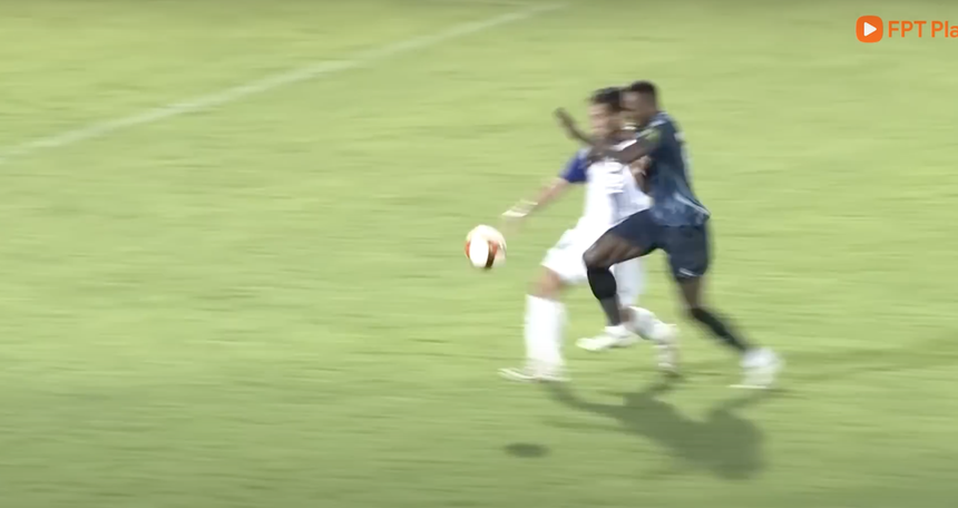 HLV Vũ Tiến Thành lại ca thán trọng tài, VAR sẽ sớm đến V-League - Ảnh 1. HLV Vũ Tiến Thành lại ca thán trọng tài, VAR sẽ sớm đến V-League - Ảnh 1.