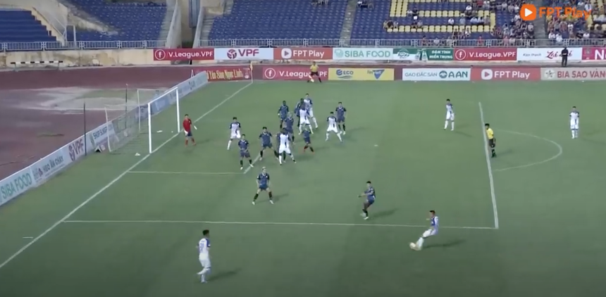 HLV Vũ Tiến Thành lại ca thán trọng tài, VAR sẽ sớm đến V-League - Ảnh 3. HLV Vũ Tiến Thành lại ca thán trọng tài, VAR sẽ sớm đến V-League - Ảnh 3.