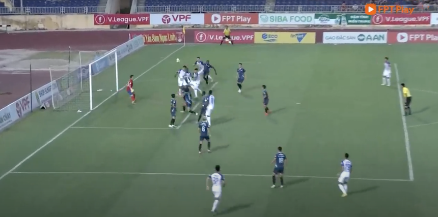 HLV Vũ Tiến Thành lại ca thán trọng tài, VAR sẽ sớm đến V-League - Ảnh 4. HLV Vũ Tiến Thành lại ca thán trọng tài, VAR sẽ sớm đến V-League - Ảnh 4.