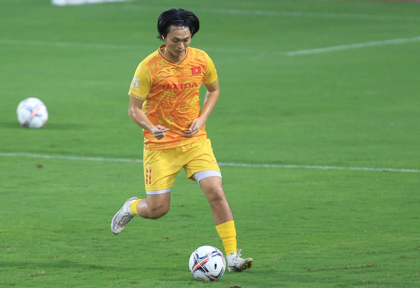 Đội tuyển Việt Nam với bài toán tiền vệ - Ảnh 1. Đội tuyển Việt Nam với bài toán tiền vệ - Ảnh 1.