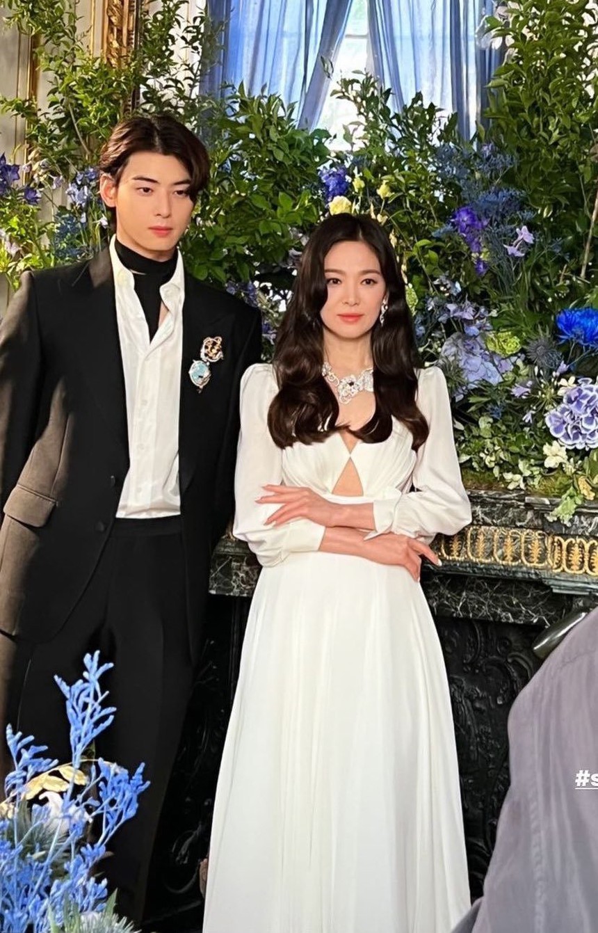 Khán giả bất ngờ đòi Song Hye Kyo đóng phim chung với mỹ nam kém 16 tuổi - Ảnh 3.